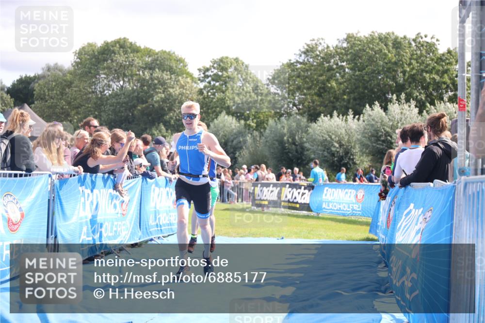 25.08.2024 - Elbe Triathlon Hamburg H.Heesch http://msf.ph/oto/6885177 25.08.2024 11:23:48 Ziel 560, 612 meine-sportfotos.de