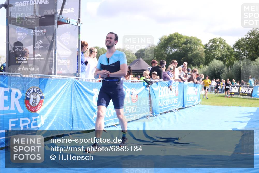 25.08.2024 - Elbe Triathlon Hamburg H.Heesch http://msf.ph/oto/6885184 25.08.2024 11:31:02 Ziel 630, 719, 1433, 1435 meine-sportfotos.de