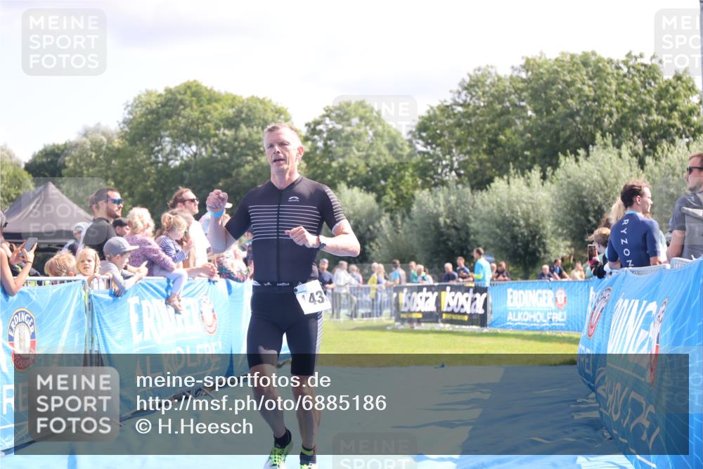 25.08.2024 - Elbe Triathlon Hamburg H.Heesch http://msf.ph/oto/6885186 25.08.2024 11:31:08 Ziel 300, 630, 1433, 1435 meine-sportfotos.de