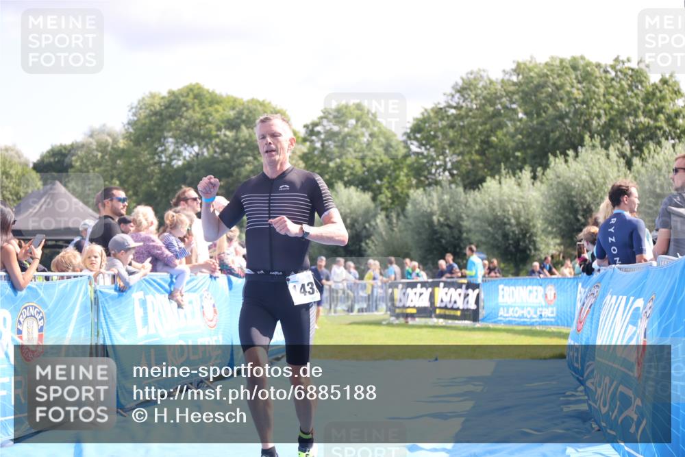 25.08.2024 - Elbe Triathlon Hamburg H.Heesch http://msf.ph/oto/6885188 25.08.2024 11:31:08 Ziel 300, 630, 1433, 1435 meine-sportfotos.de