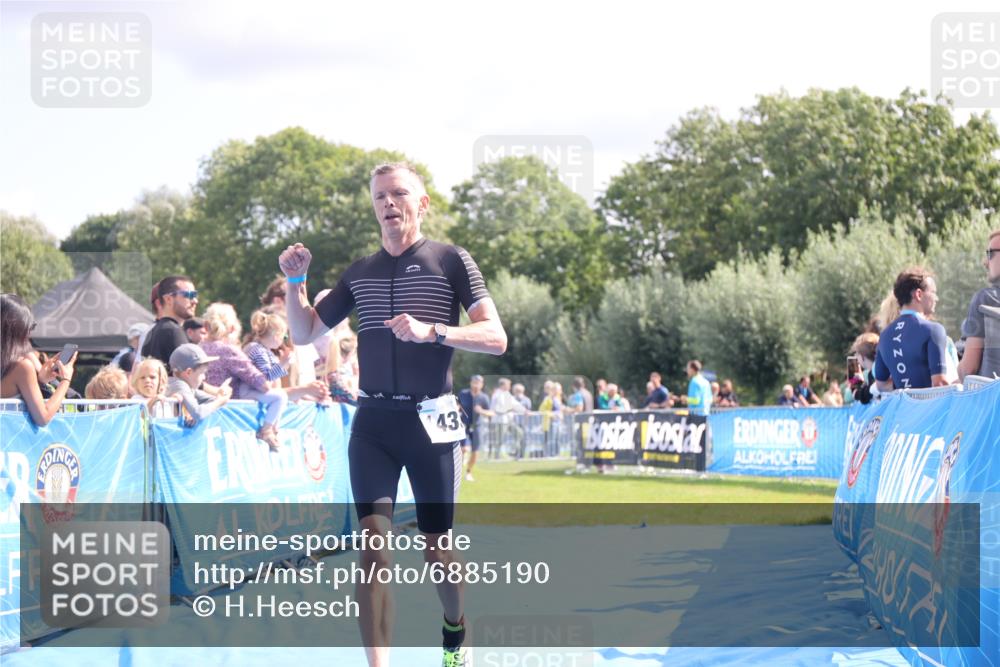 25.08.2024 - Elbe Triathlon Hamburg H.Heesch http://msf.ph/oto/6885190 25.08.2024 11:31:09 Ziel 300, 752, 1433 meine-sportfotos.de