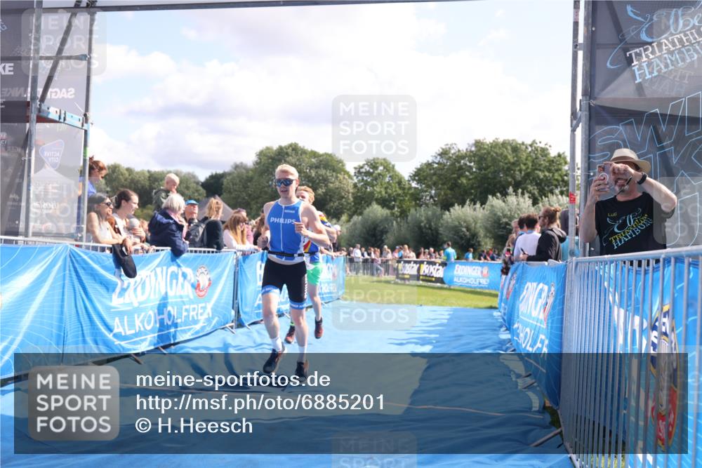 25.08.2024 - Elbe Triathlon Hamburg H.Heesch http://msf.ph/oto/6885201 25.08.2024 11:23:48 Ziel 560, 612 meine-sportfotos.de