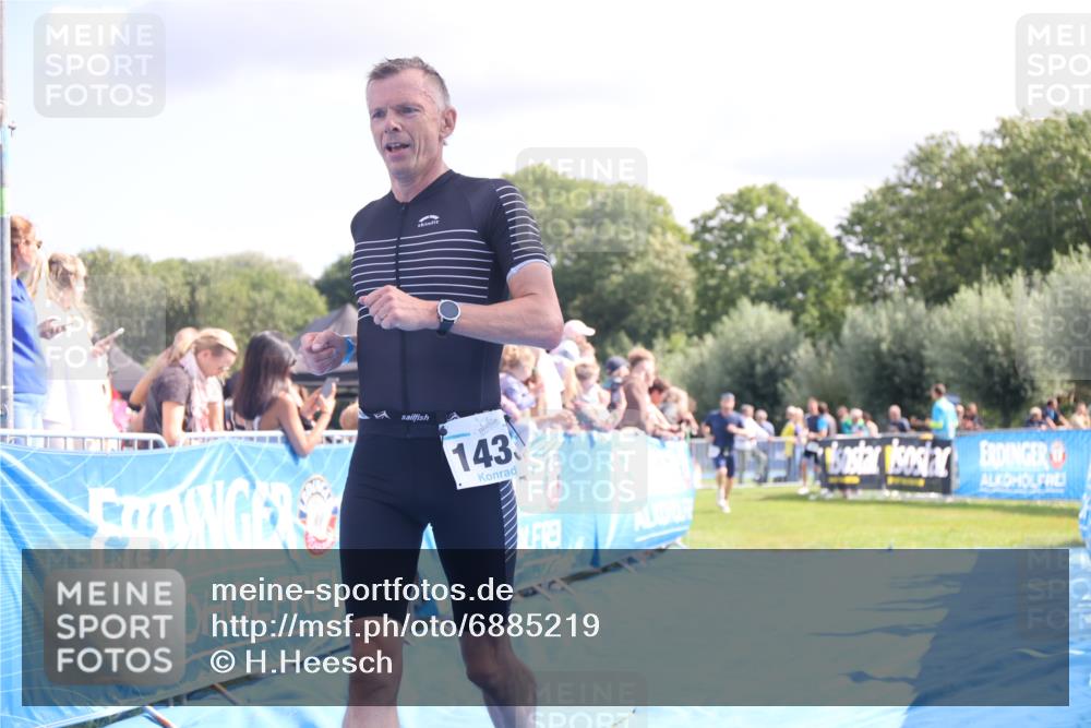 25.08.2024 - Elbe Triathlon Hamburg H.Heesch http://msf.ph/oto/6885219 25.08.2024 11:31:09 Ziel 300, 752, 1433 meine-sportfotos.de