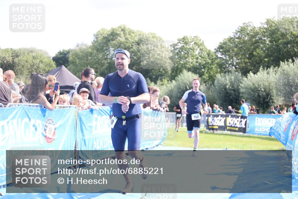 25.08.2024 - Elbe Triathlon Hamburg H.Heesch http://msf.ph/oto/6885221 25.08.2024 11:31:15 Ziel 300, 752, 1433 meine-sportfotos.de