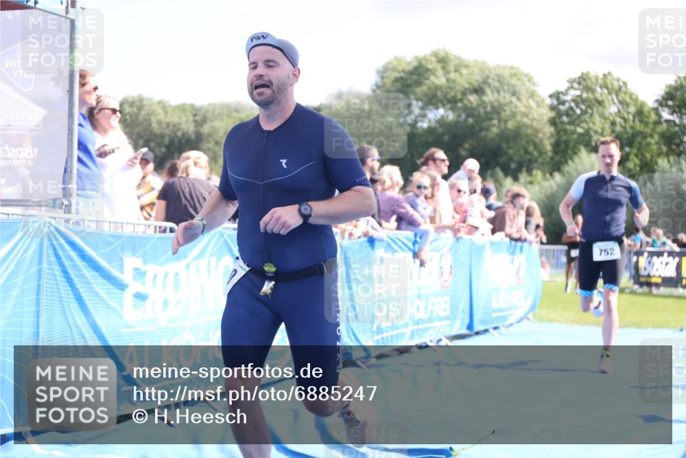 25.08.2024 - Elbe Triathlon Hamburg H.Heesch http://msf.ph/oto/6885247 25.08.2024 11:31:15 Ziel 300, 752, 1433 meine-sportfotos.de