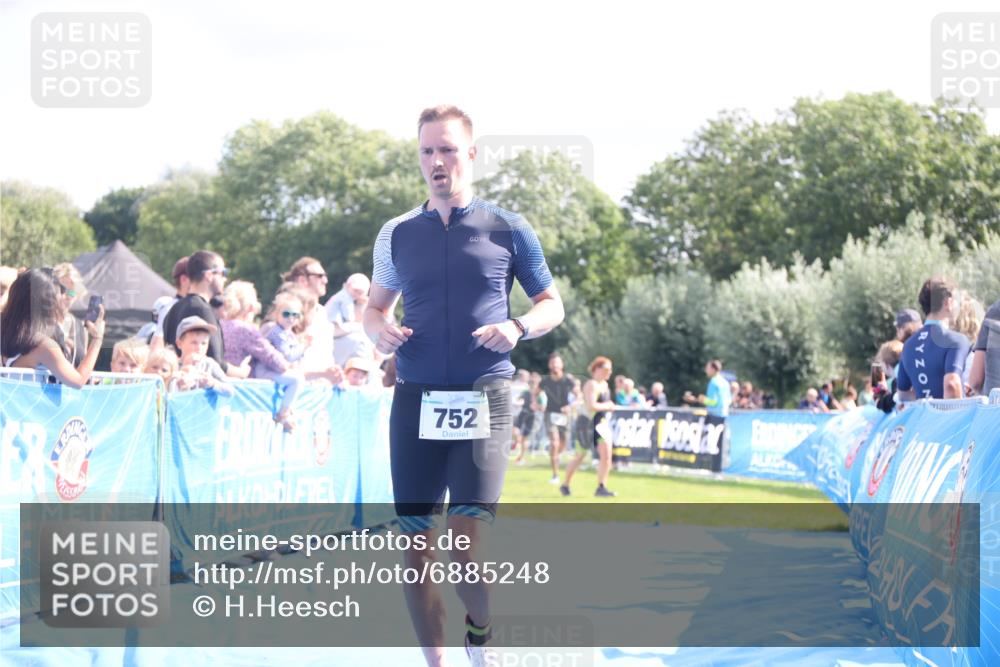 25.08.2024 - Elbe Triathlon Hamburg H.Heesch http://msf.ph/oto/6885248 25.08.2024 11:31:17 Ziel 300, 356, 643, 752 meine-sportfotos.de