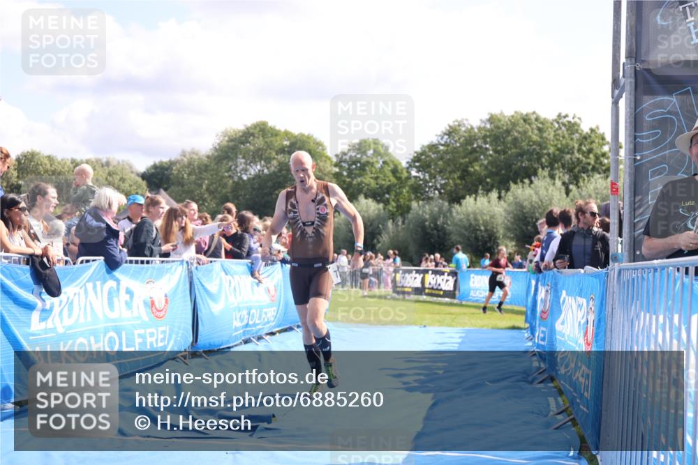 25.08.2024 - Elbe Triathlon Hamburg H.Heesch http://msf.ph/oto/6885260 25.08.2024 11:23:59 Ziel 776 meine-sportfotos.de