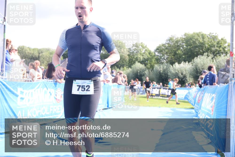 25.08.2024 - Elbe Triathlon Hamburg H.Heesch http://msf.ph/oto/6885274 25.08.2024 11:31:17 Ziel 300, 356, 643, 752 meine-sportfotos.de