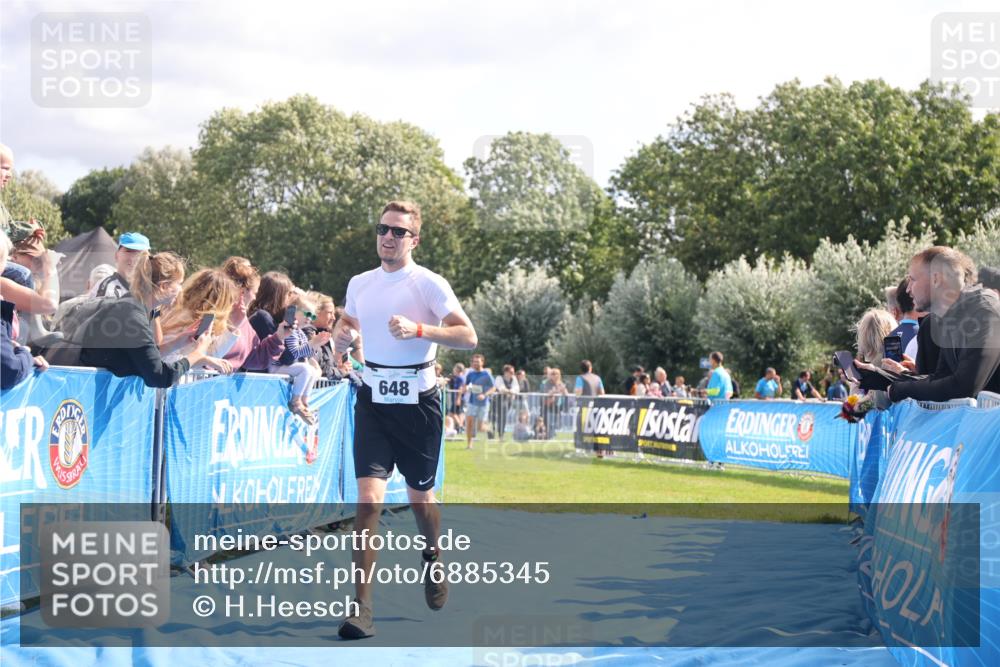 25.08.2024 - Elbe Triathlon Hamburg H.Heesch http://msf.ph/oto/6885345 25.08.2024 11:24:19 Ziel 506, 648 meine-sportfotos.de