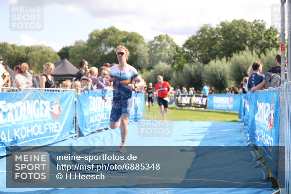 25.08.2024 - Elbe Triathlon Hamburg H.Heesch http://msf.ph/oto/6885348 25.08.2024 11:31:29 Ziel 356, 366, 587, 643, 736, 761 meine-sportfotos.de