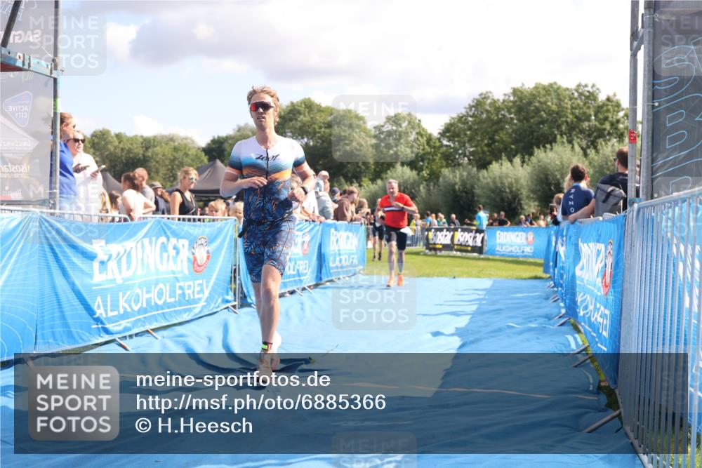 25.08.2024 - Elbe Triathlon Hamburg H.Heesch http://msf.ph/oto/6885366 25.08.2024 11:31:29 Ziel 356, 366, 587, 643, 736, 761 meine-sportfotos.de