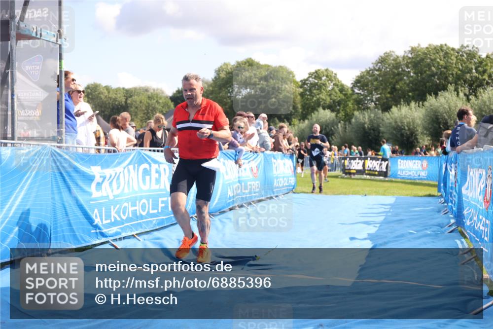 25.08.2024 - Elbe Triathlon Hamburg H.Heesch http://msf.ph/oto/6885396 25.08.2024 11:31:31 Ziel 356, 366, 587, 643, 711, 736, 761 meine-sportfotos.de