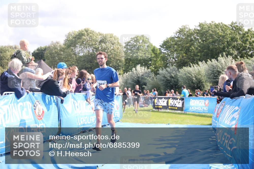 25.08.2024 - Elbe Triathlon Hamburg H.Heesch http://msf.ph/oto/6885399 25.08.2024 11:24:27 Ziel 255, 269, 327, 648, 697 meine-sportfotos.de