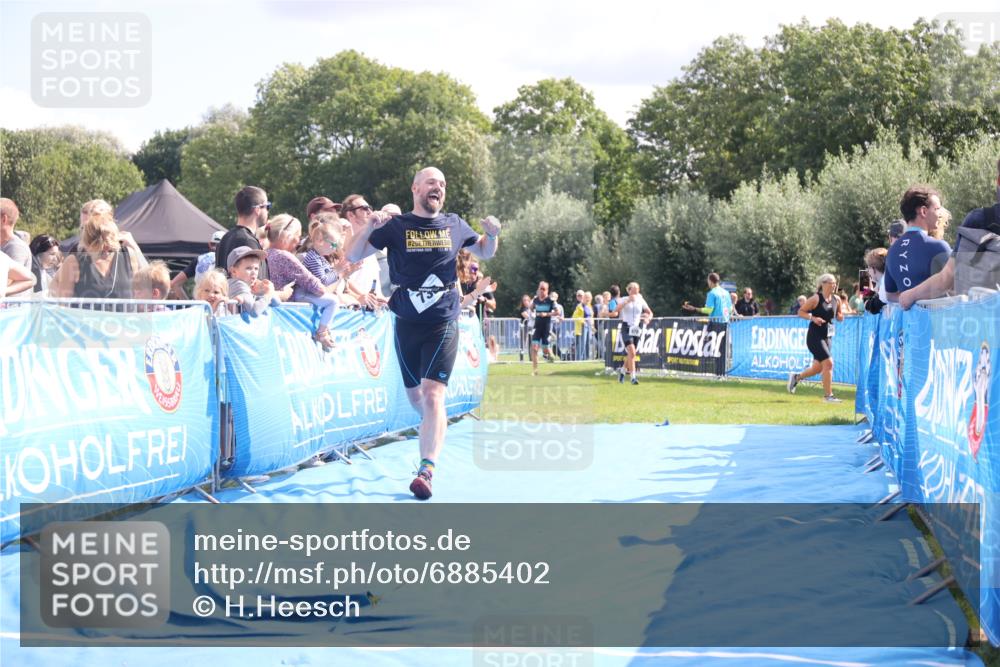 25.08.2024 - Elbe Triathlon Hamburg H.Heesch http://msf.ph/oto/6885402 25.08.2024 11:31:33 Ziel 366, 587, 711, 736, 761, 784 meine-sportfotos.de