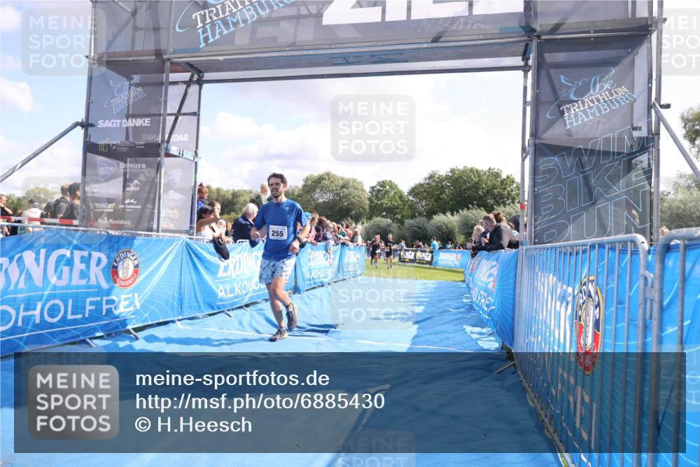 25.08.2024 - Elbe Triathlon Hamburg H.Heesch http://msf.ph/oto/6885430 25.08.2024 11:24:28 Ziel 255, 269, 327, 438, 697 meine-sportfotos.de