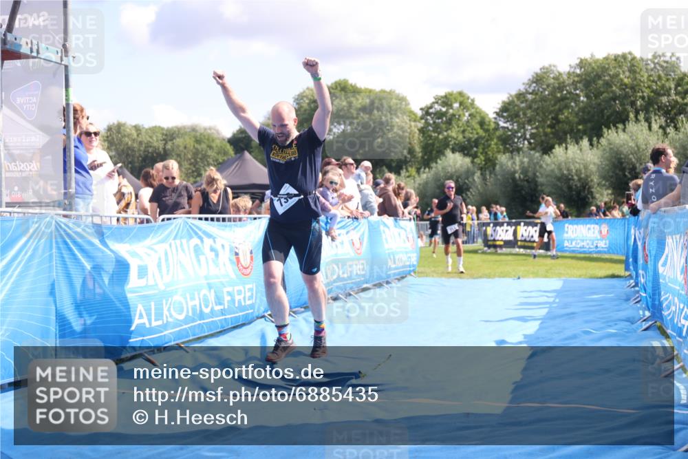 25.08.2024 - Elbe Triathlon Hamburg H.Heesch http://msf.ph/oto/6885435 25.08.2024 11:31:34 Ziel 366, 587, 711, 736, 761, 784 meine-sportfotos.de