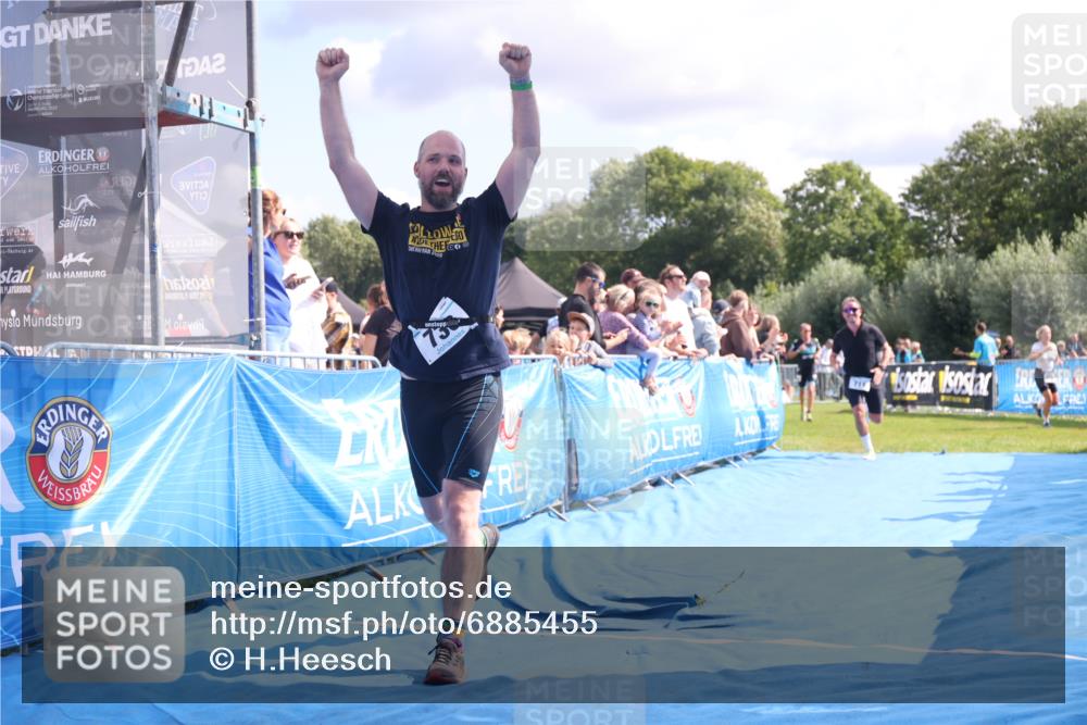 25.08.2024 - Elbe Triathlon Hamburg H.Heesch http://msf.ph/oto/6885455 25.08.2024 11:31:35 Ziel 366, 587, 711, 736, 761, 784 meine-sportfotos.de