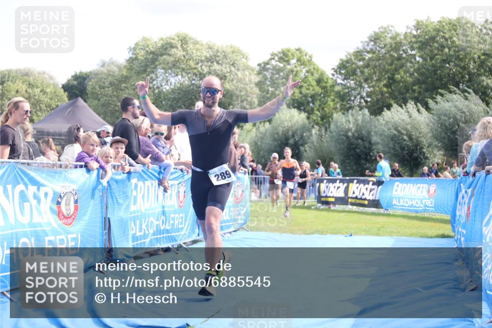 25.08.2024 - Elbe Triathlon Hamburg H.Heesch http://msf.ph/oto/6885545 25.08.2024 11:31:47 Ziel 289, 350, 784 meine-sportfotos.de