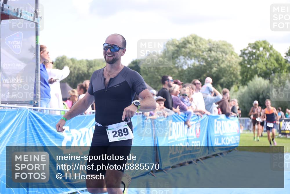 25.08.2024 - Elbe Triathlon Hamburg H.Heesch http://msf.ph/oto/6885570 25.08.2024 11:31:48 Ziel 289, 350, 418, 784 meine-sportfotos.de