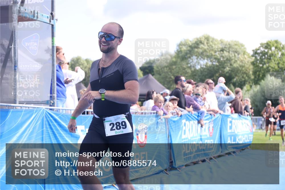 25.08.2024 - Elbe Triathlon Hamburg H.Heesch http://msf.ph/oto/6885574 25.08.2024 11:31:49 Ziel 289, 350, 418 meine-sportfotos.de