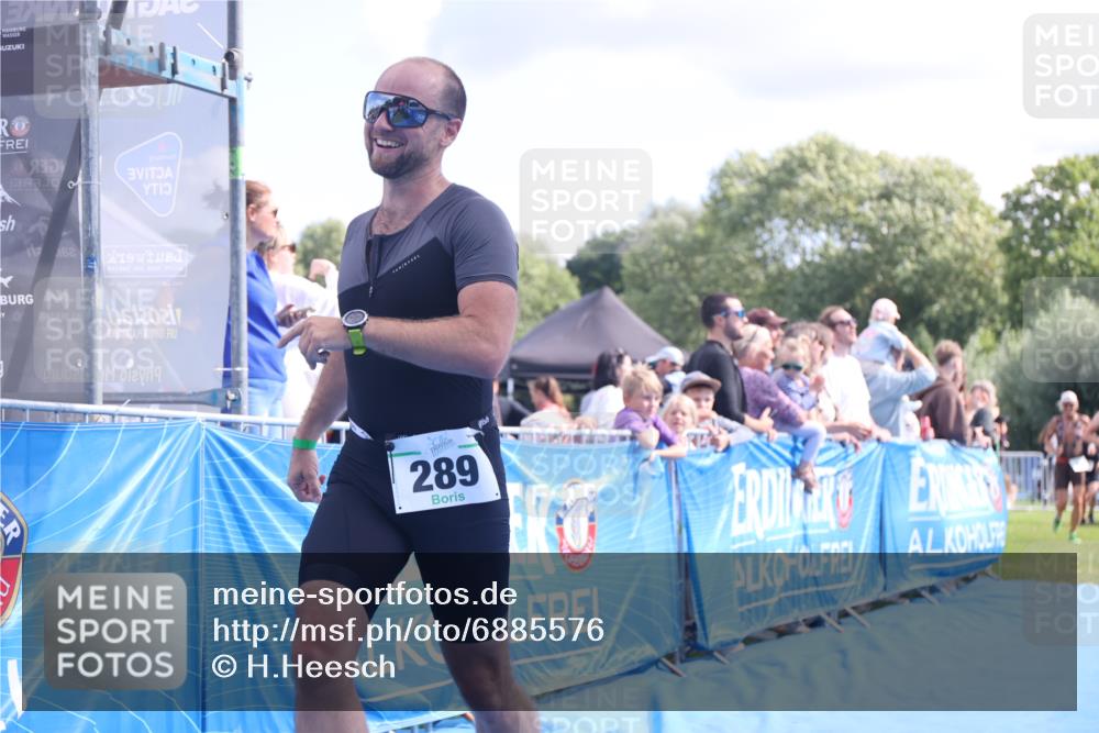 25.08.2024 - Elbe Triathlon Hamburg H.Heesch http://msf.ph/oto/6885576 25.08.2024 11:31:49 Ziel 289, 350, 418 meine-sportfotos.de