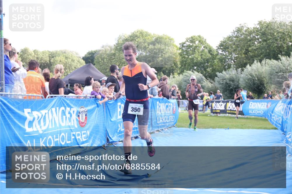 25.08.2024 - Elbe Triathlon Hamburg H.Heesch http://msf.ph/oto/6885584 25.08.2024 11:31:52 Ziel 289, 350, 418 meine-sportfotos.de