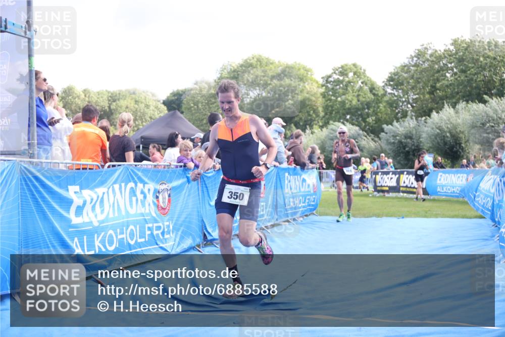 25.08.2024 - Elbe Triathlon Hamburg H.Heesch http://msf.ph/oto/6885588 25.08.2024 11:31:52 Ziel 289, 350, 418 meine-sportfotos.de