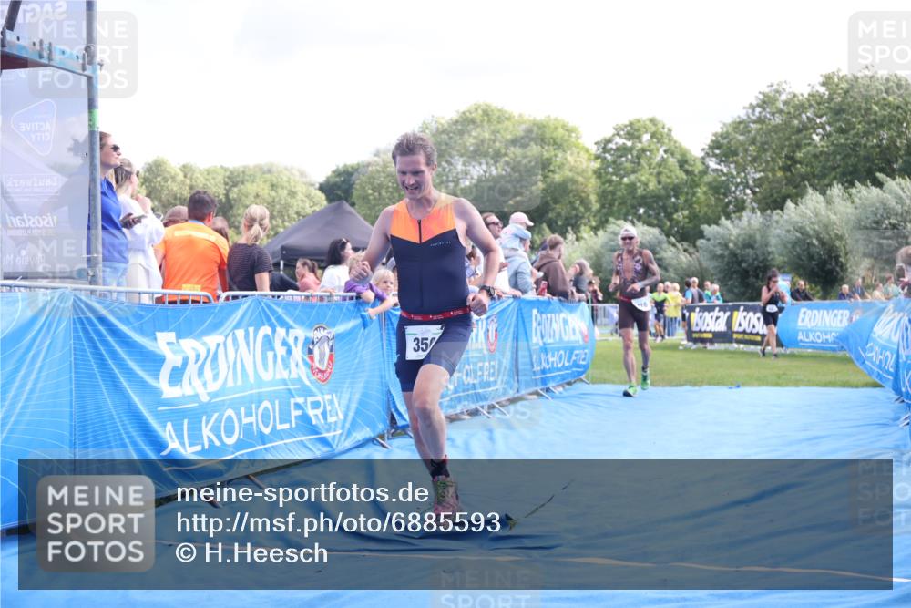 25.08.2024 - Elbe Triathlon Hamburg H.Heesch http://msf.ph/oto/6885593 25.08.2024 11:31:53 Ziel 289, 350, 418, 698 meine-sportfotos.de