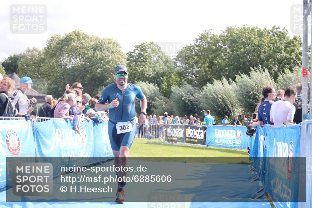 25.08.2024 - Elbe Triathlon Hamburg H.Heesch http://msf.ph/oto/6885606 25.08.2024 11:24:49 Ziel 302, 431, 681 meine-sportfotos.de