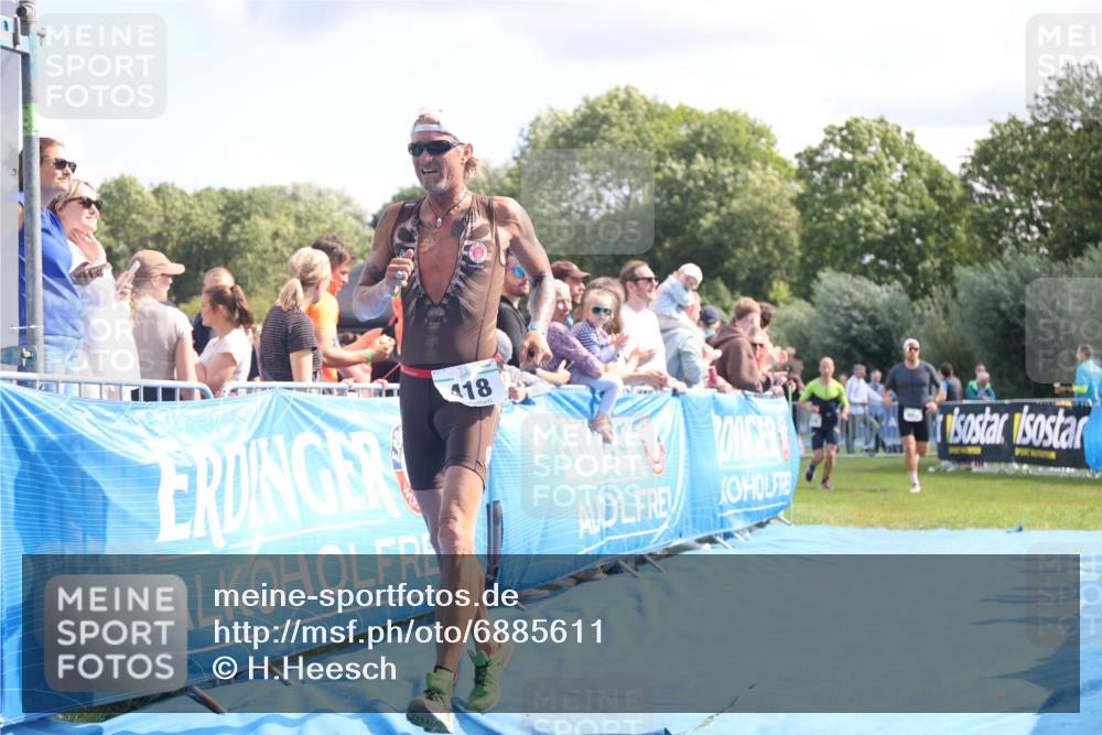 25.08.2024 - Elbe Triathlon Hamburg H.Heesch http://msf.ph/oto/6885611 25.08.2024 11:31:56 Ziel 350, 418, 698, 733 meine-sportfotos.de