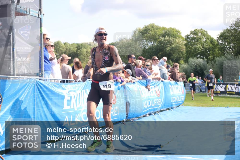 25.08.2024 - Elbe Triathlon Hamburg H.Heesch http://msf.ph/oto/6885620 25.08.2024 11:31:56 Ziel 350, 418, 698, 733 meine-sportfotos.de