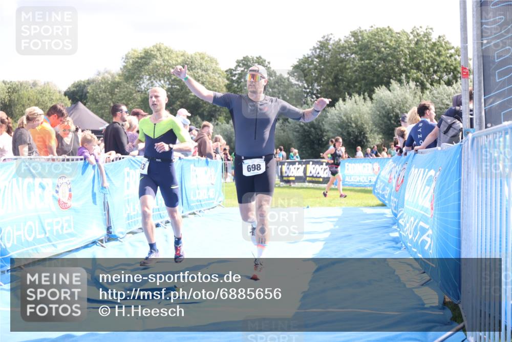 25.08.2024 - Elbe Triathlon Hamburg H.Heesch http://msf.ph/oto/6885656 25.08.2024 11:32:01 Ziel 418, 585, 698, 733 meine-sportfotos.de