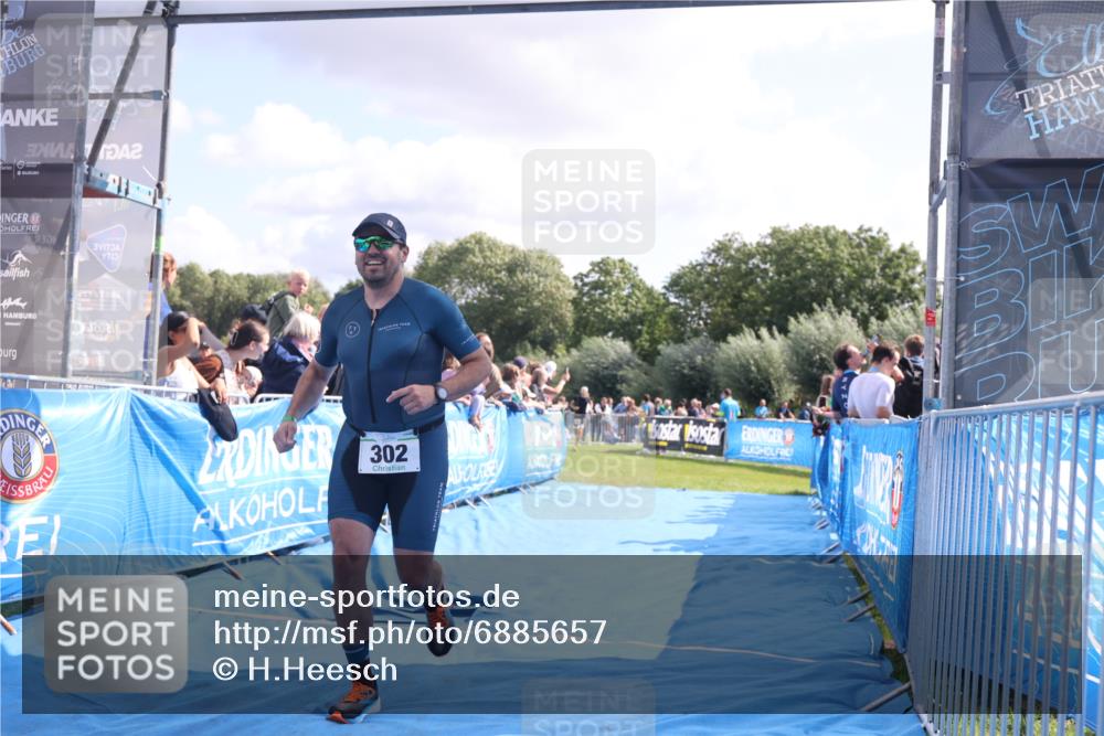 25.08.2024 - Elbe Triathlon Hamburg H.Heesch http://msf.ph/oto/6885657 25.08.2024 11:24:51 Ziel 302, 681 meine-sportfotos.de