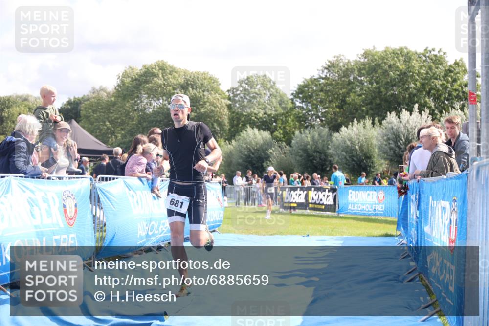 25.08.2024 - Elbe Triathlon Hamburg H.Heesch http://msf.ph/oto/6885659 25.08.2024 11:24:57 Ziel 302, 681 meine-sportfotos.de