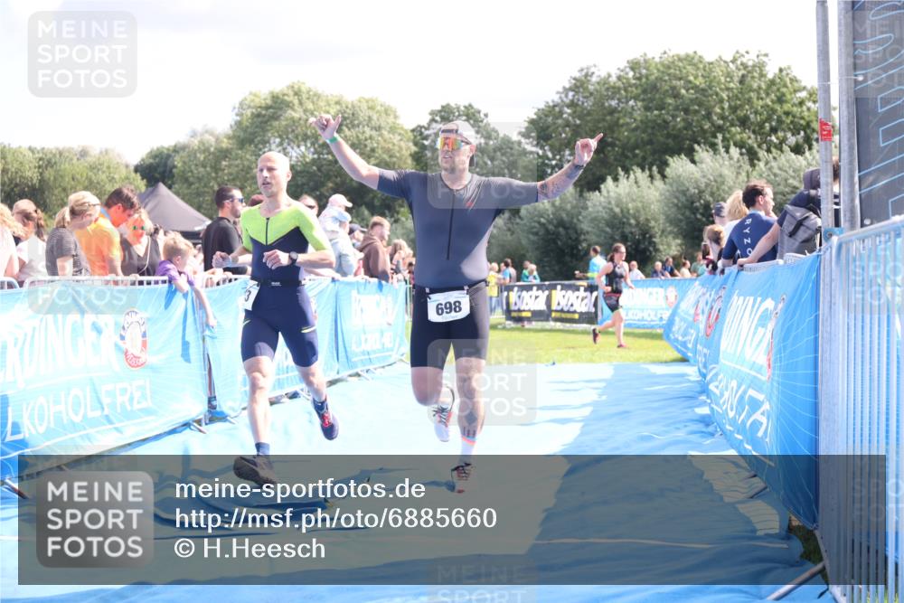 25.08.2024 - Elbe Triathlon Hamburg H.Heesch http://msf.ph/oto/6885660 25.08.2024 11:32:01 Ziel 418, 585, 698, 733 meine-sportfotos.de