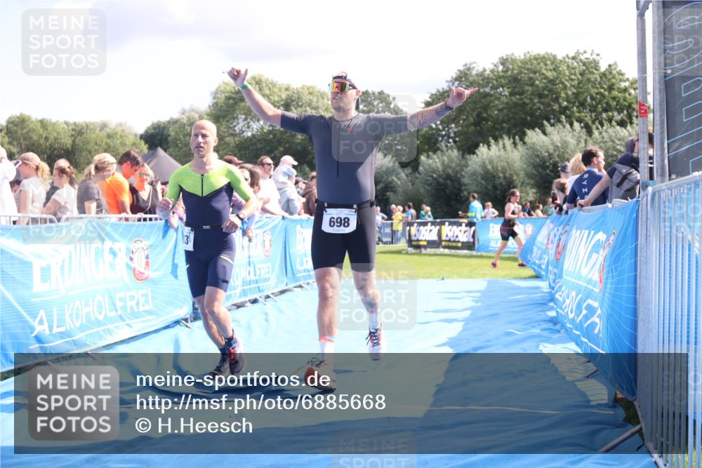 25.08.2024 - Elbe Triathlon Hamburg H.Heesch http://msf.ph/oto/6885668 25.08.2024 11:32:01 Ziel 418, 585, 698, 733 meine-sportfotos.de