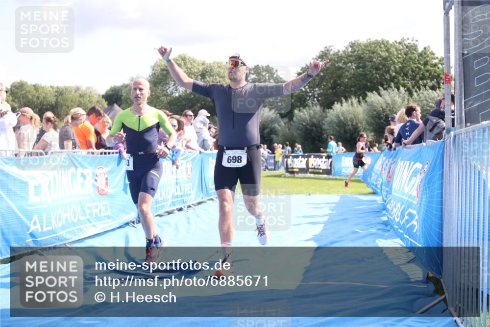 25.08.2024 - Elbe Triathlon Hamburg H.Heesch http://msf.ph/oto/6885671 25.08.2024 11:32:01 Ziel 418, 585, 698, 733 meine-sportfotos.de