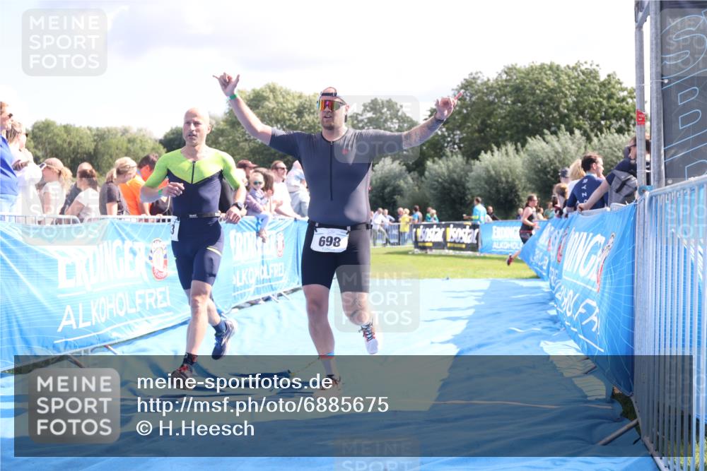 25.08.2024 - Elbe Triathlon Hamburg H.Heesch http://msf.ph/oto/6885675 25.08.2024 11:32:01 Ziel 418, 585, 698, 733 meine-sportfotos.de