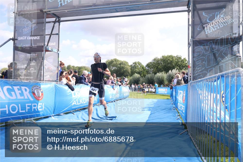 25.08.2024 - Elbe Triathlon Hamburg H.Heesch http://msf.ph/oto/6885678 25.08.2024 11:24:57 Ziel 302, 681 meine-sportfotos.de