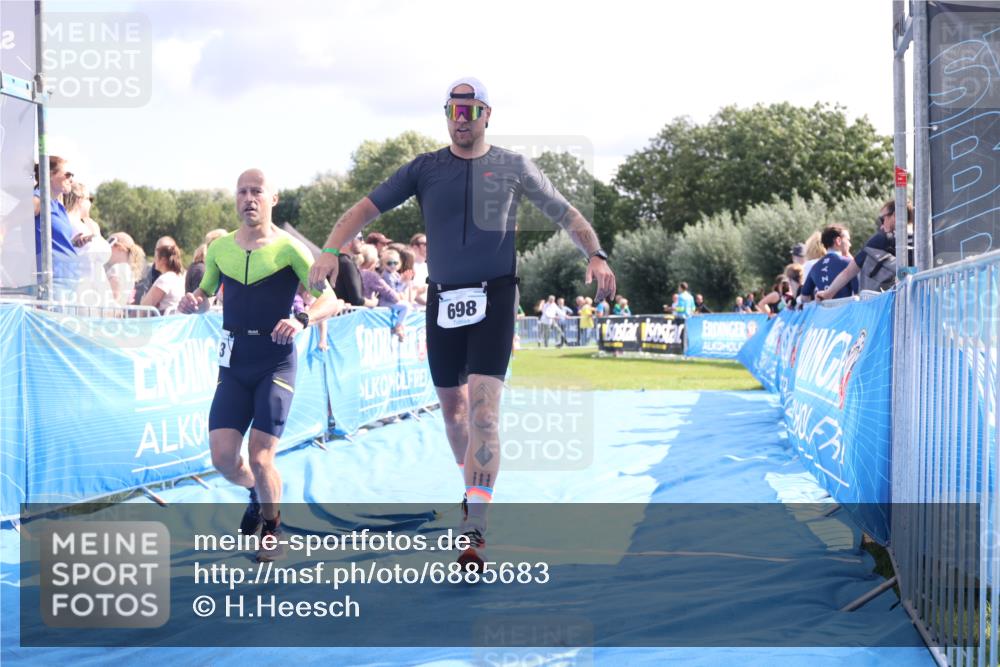 25.08.2024 - Elbe Triathlon Hamburg H.Heesch http://msf.ph/oto/6885683 25.08.2024 11:32:01 Ziel 418, 585, 698, 733 meine-sportfotos.de