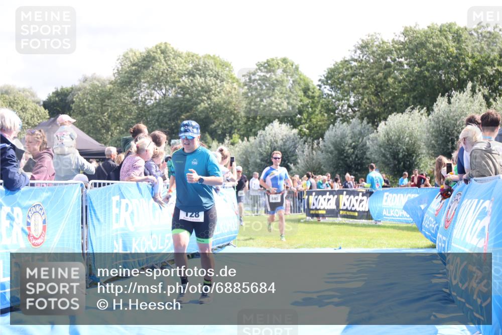 25.08.2024 - Elbe Triathlon Hamburg H.Heesch http://msf.ph/oto/6885684 25.08.2024 11:25:06 Ziel 128, 588, 685 meine-sportfotos.de