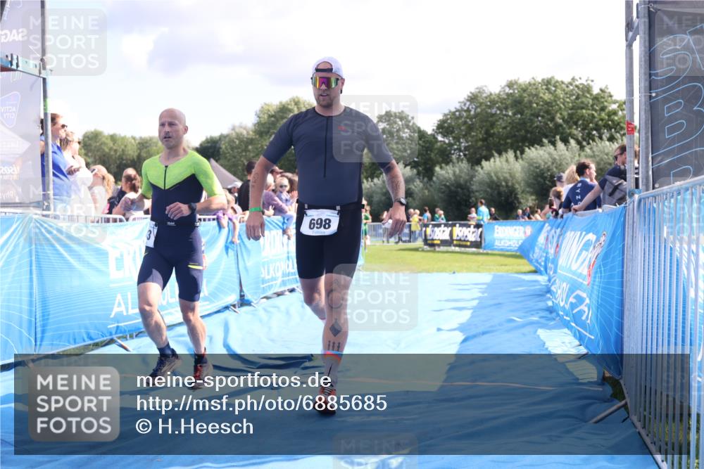 25.08.2024 - Elbe Triathlon Hamburg H.Heesch http://msf.ph/oto/6885685 25.08.2024 11:32:01 Ziel 418, 585, 698, 733 meine-sportfotos.de