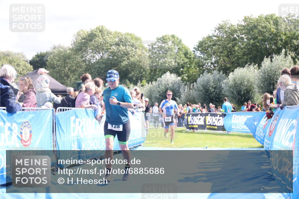 25.08.2024 - Elbe Triathlon Hamburg H.Heesch http://msf.ph/oto/6885686 25.08.2024 11:25:07 Ziel 128, 588, 685, 728 meine-sportfotos.de