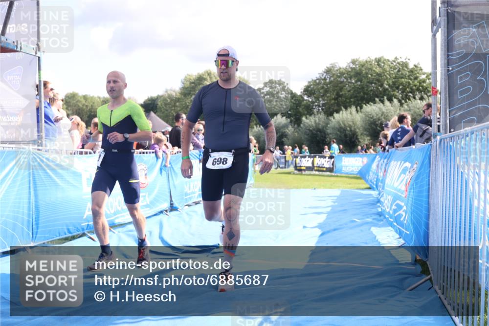 25.08.2024 - Elbe Triathlon Hamburg H.Heesch http://msf.ph/oto/6885687 25.08.2024 11:32:01 Ziel 418, 585, 698, 733 meine-sportfotos.de