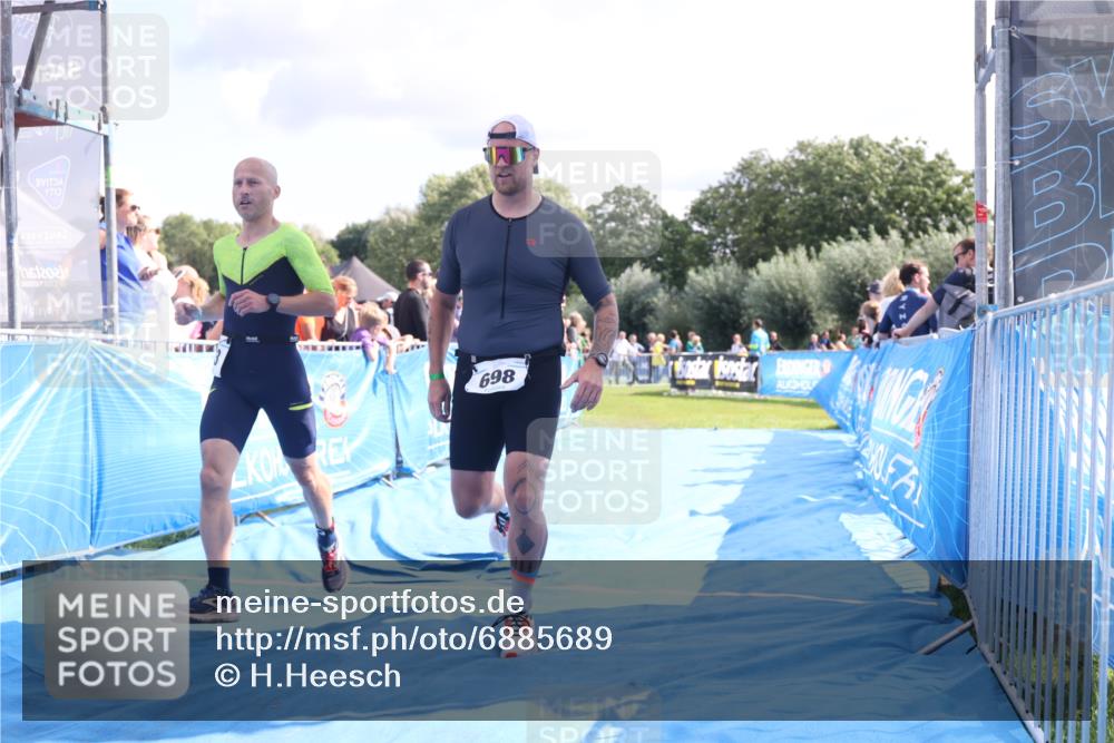 25.08.2024 - Elbe Triathlon Hamburg H.Heesch http://msf.ph/oto/6885689 25.08.2024 11:32:02 Ziel 418, 585, 698, 733 meine-sportfotos.de