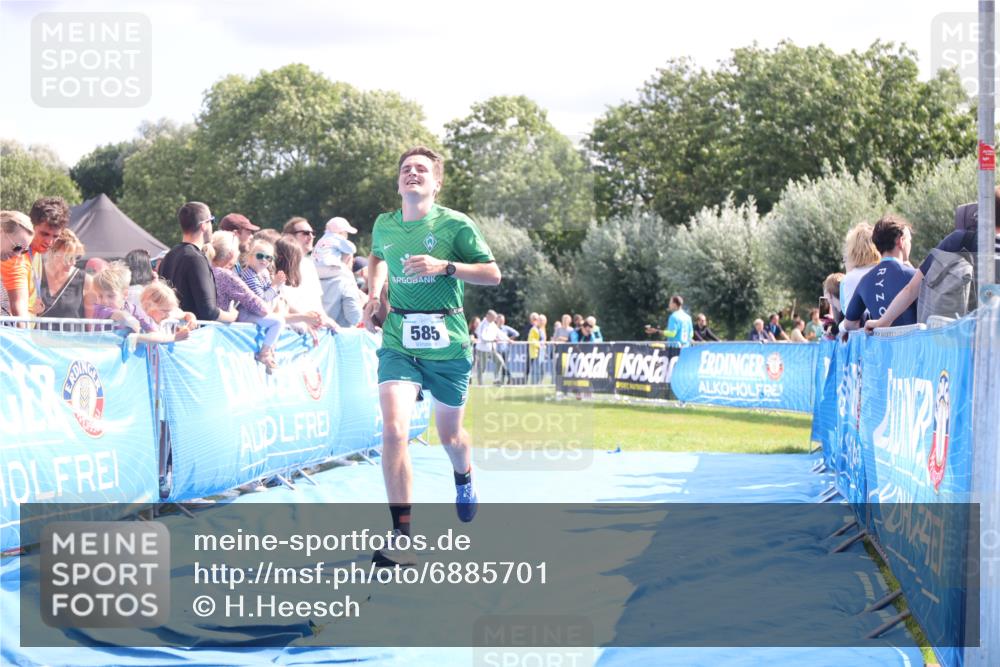25.08.2024 - Elbe Triathlon Hamburg H.Heesch http://msf.ph/oto/6885701 25.08.2024 11:32:07 Ziel 585, 698, 733 meine-sportfotos.de