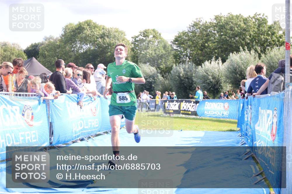 25.08.2024 - Elbe Triathlon Hamburg H.Heesch http://msf.ph/oto/6885703 25.08.2024 11:32:07 Ziel 585, 698, 733 meine-sportfotos.de
