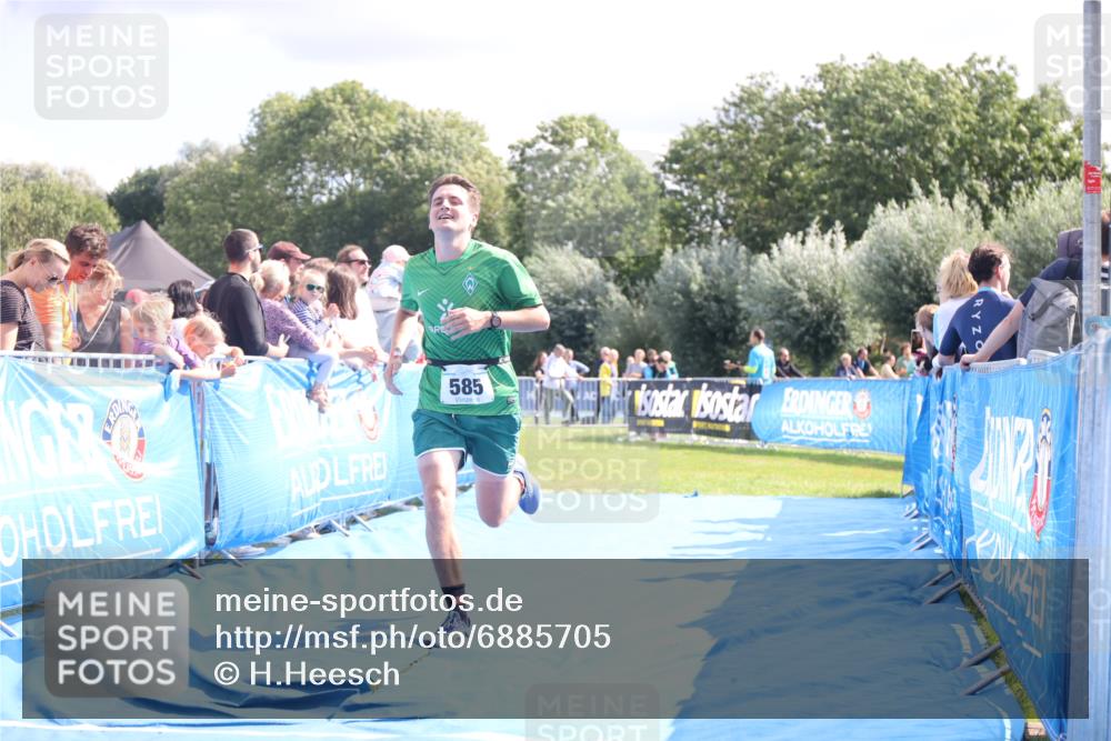 25.08.2024 - Elbe Triathlon Hamburg H.Heesch http://msf.ph/oto/6885705 25.08.2024 11:32:07 Ziel 585, 698, 733 meine-sportfotos.de