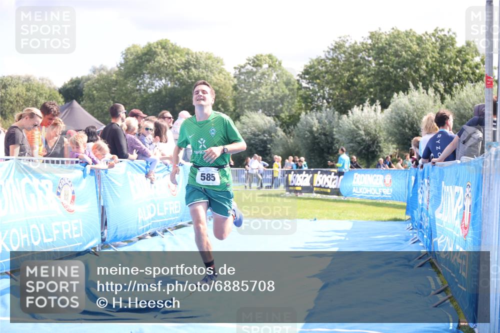 25.08.2024 - Elbe Triathlon Hamburg H.Heesch http://msf.ph/oto/6885708 25.08.2024 11:32:07 Ziel 585, 698, 733 meine-sportfotos.de