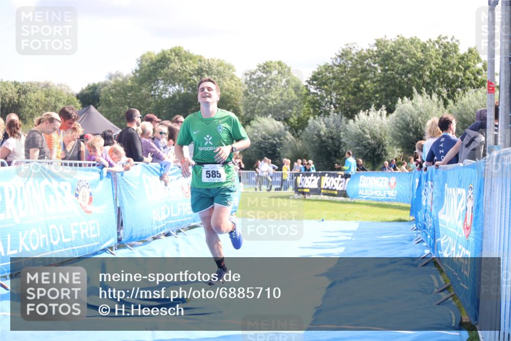 25.08.2024 - Elbe Triathlon Hamburg H.Heesch http://msf.ph/oto/6885710 25.08.2024 11:32:08 Ziel 585, 698, 733 meine-sportfotos.de
